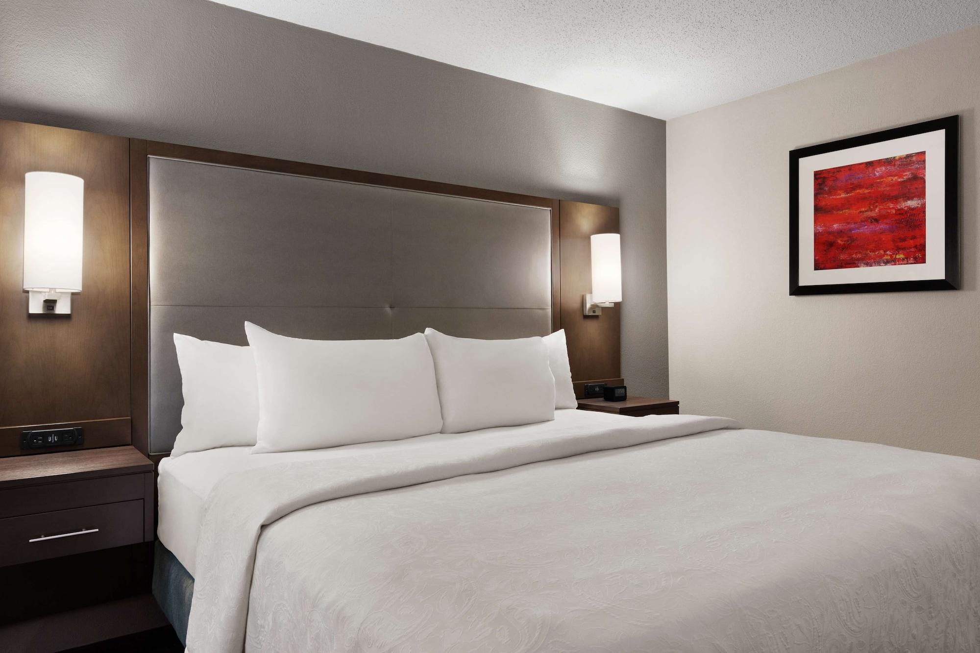 Addison Suites Екстериор снимка