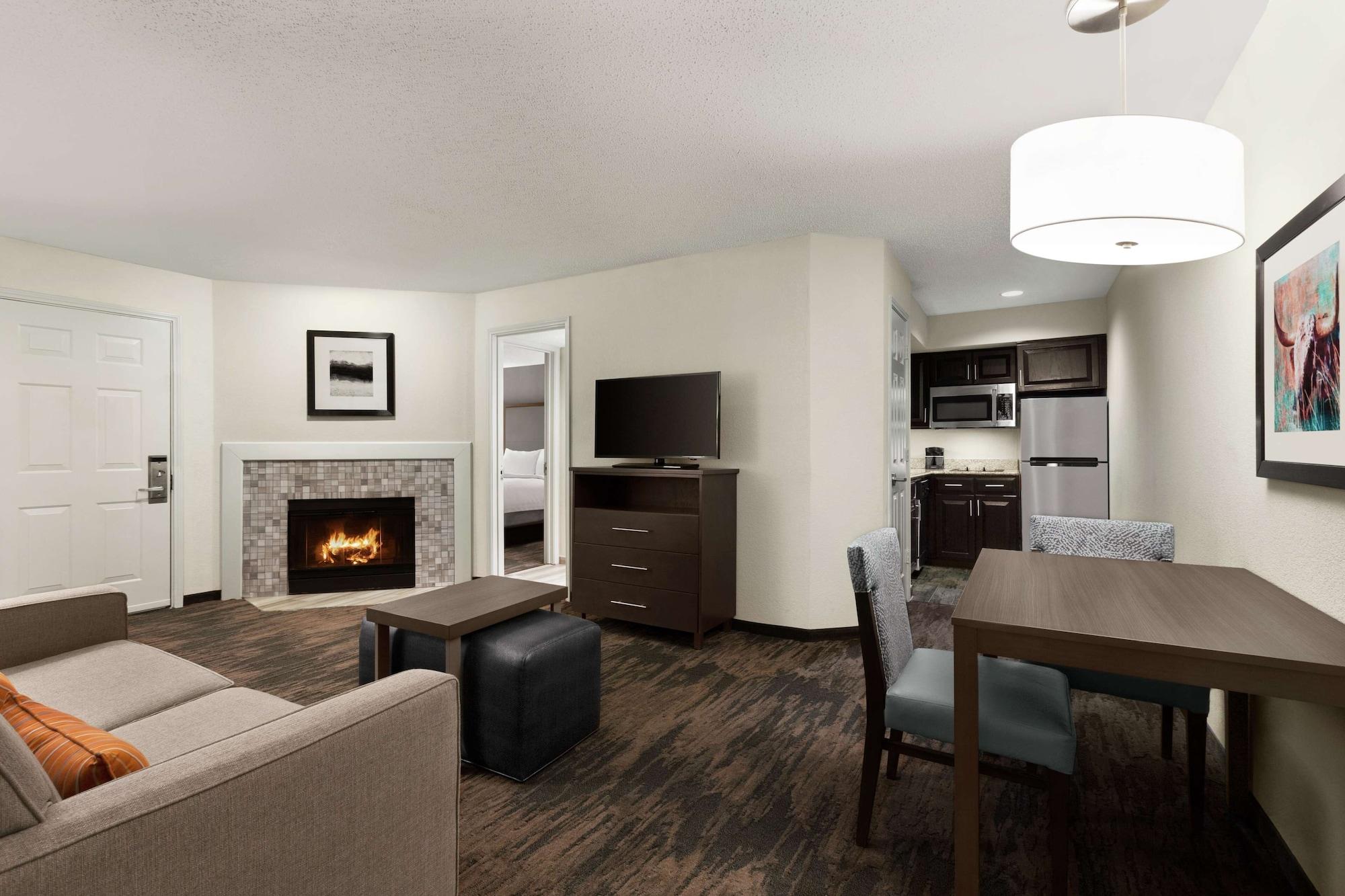 Addison Suites Екстериор снимка