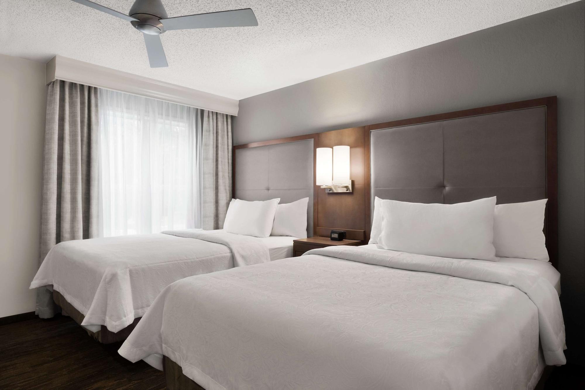 Addison Suites Екстериор снимка