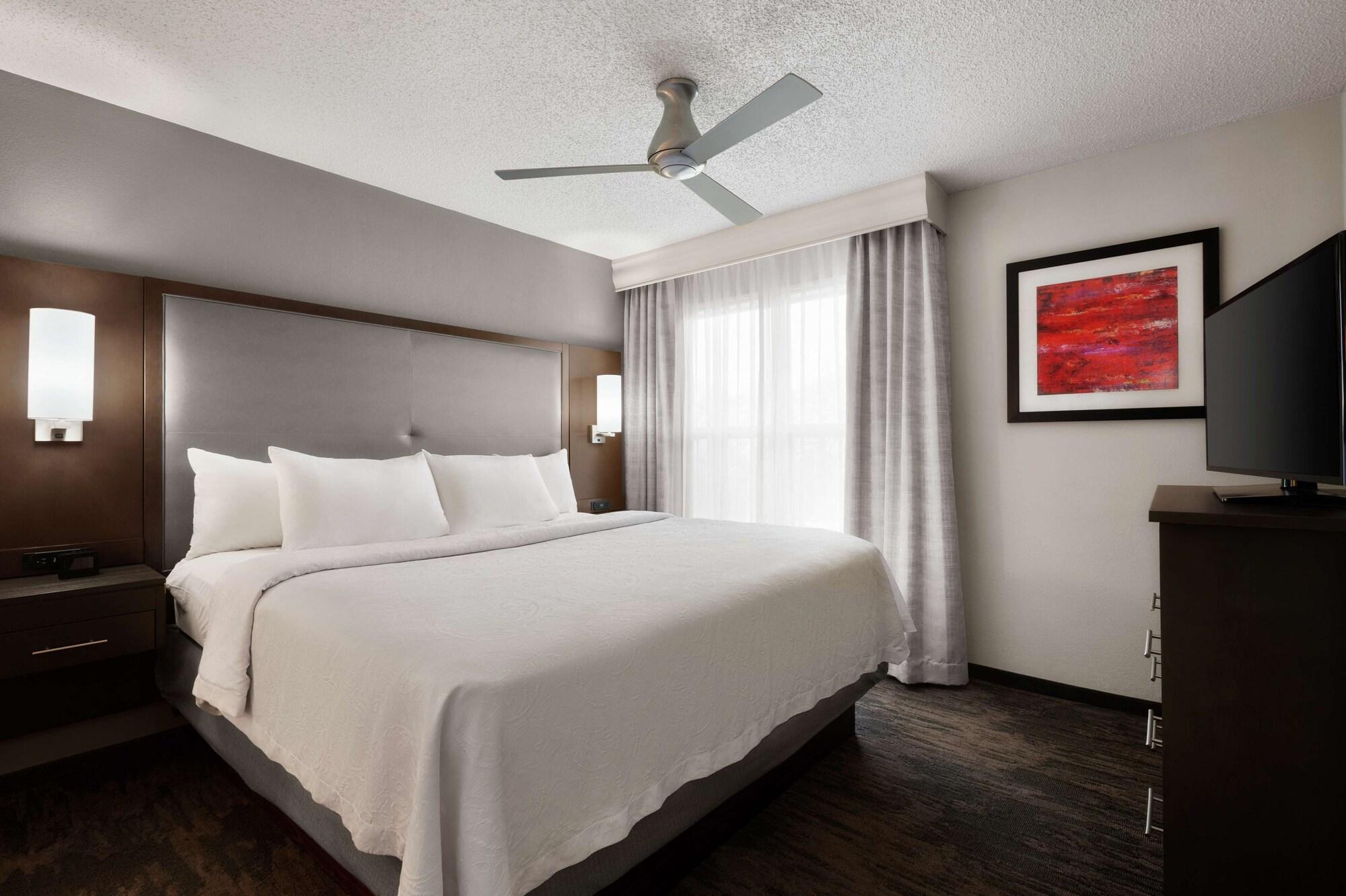 Addison Suites Екстериор снимка