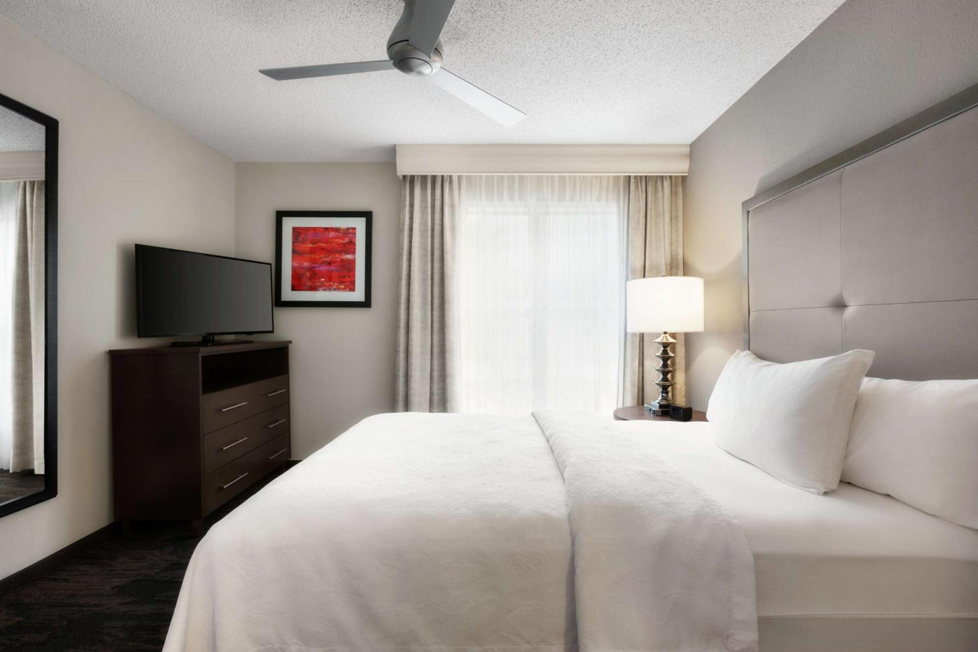 Addison Suites Екстериор снимка
