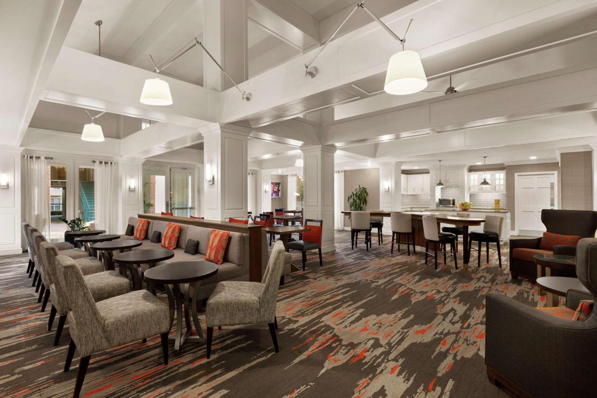 Addison Suites Екстериор снимка