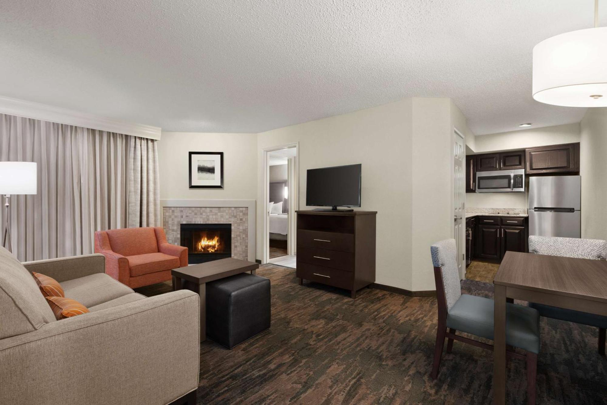 Addison Suites Екстериор снимка