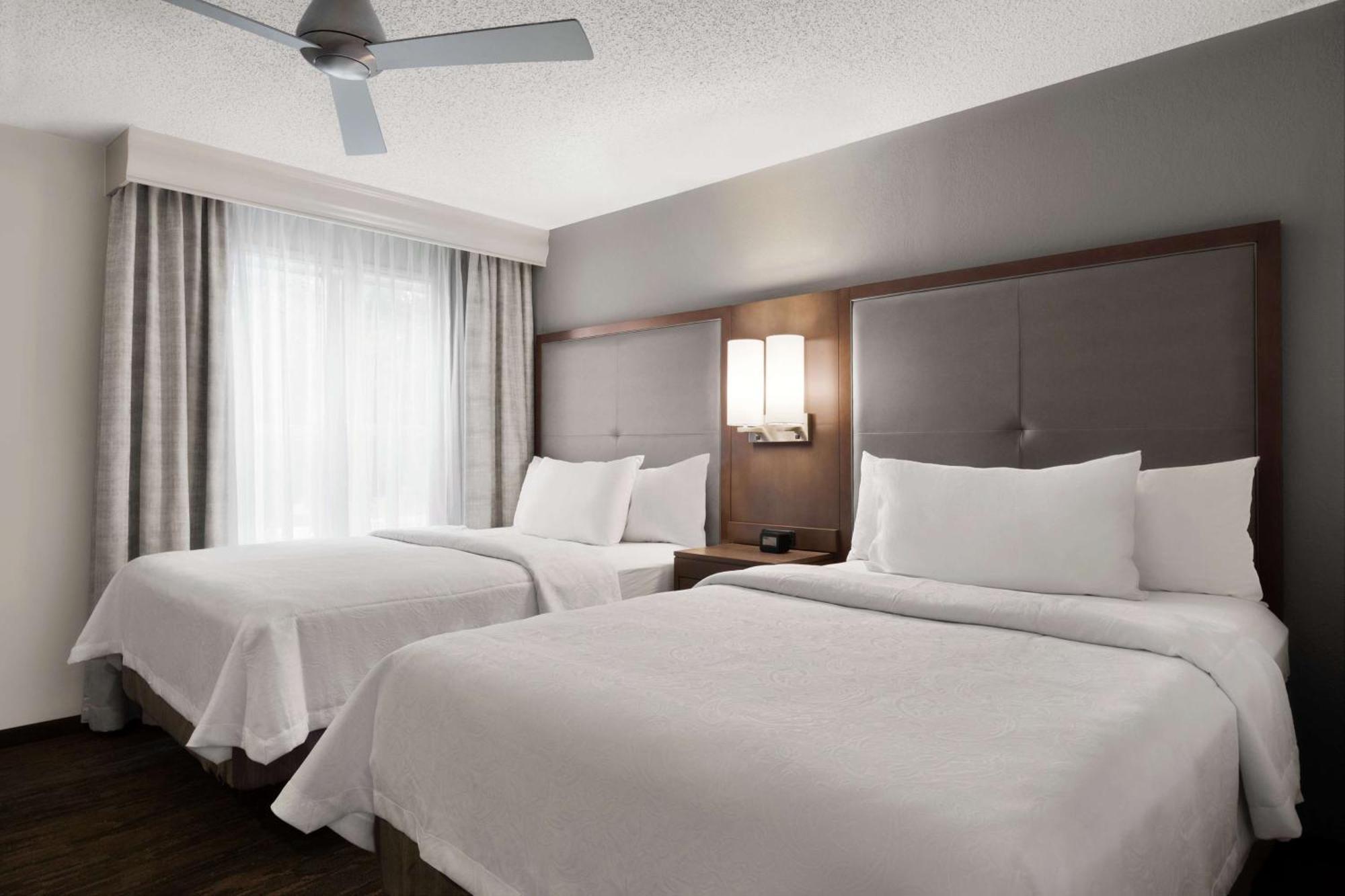 Addison Suites Екстериор снимка