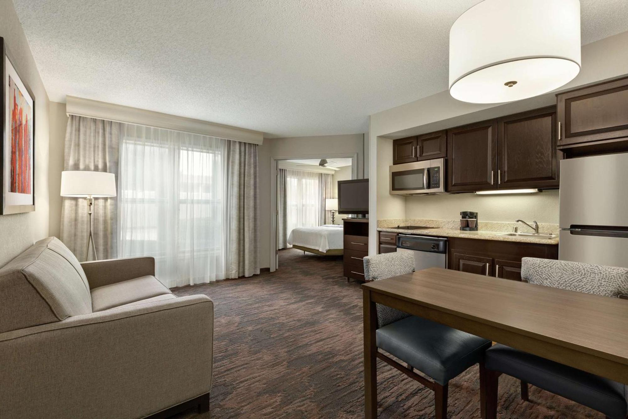 Addison Suites Екстериор снимка