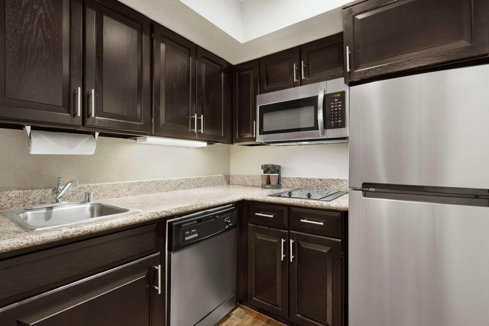 Addison Suites Екстериор снимка
