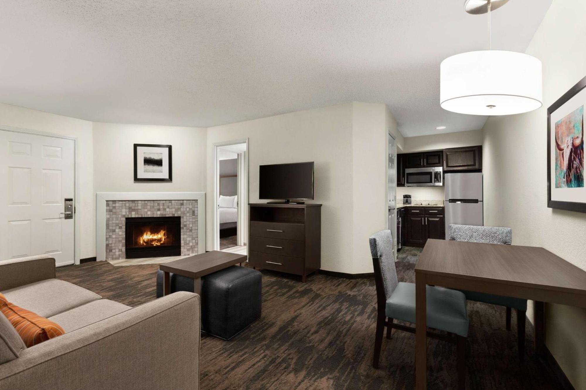 Addison Suites Екстериор снимка