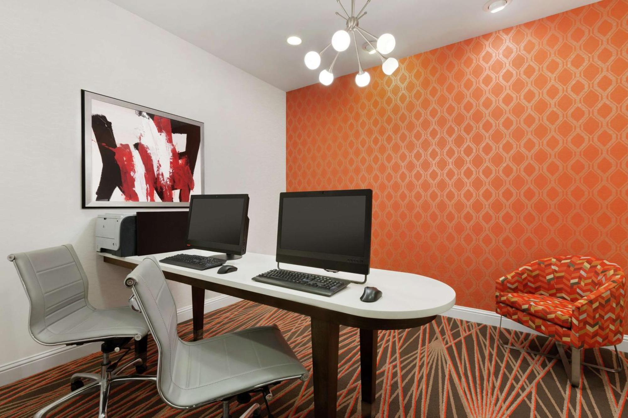 Addison Suites Екстериор снимка