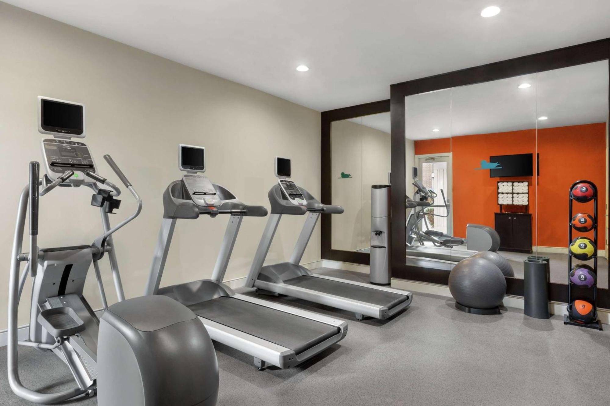 Addison Suites Екстериор снимка