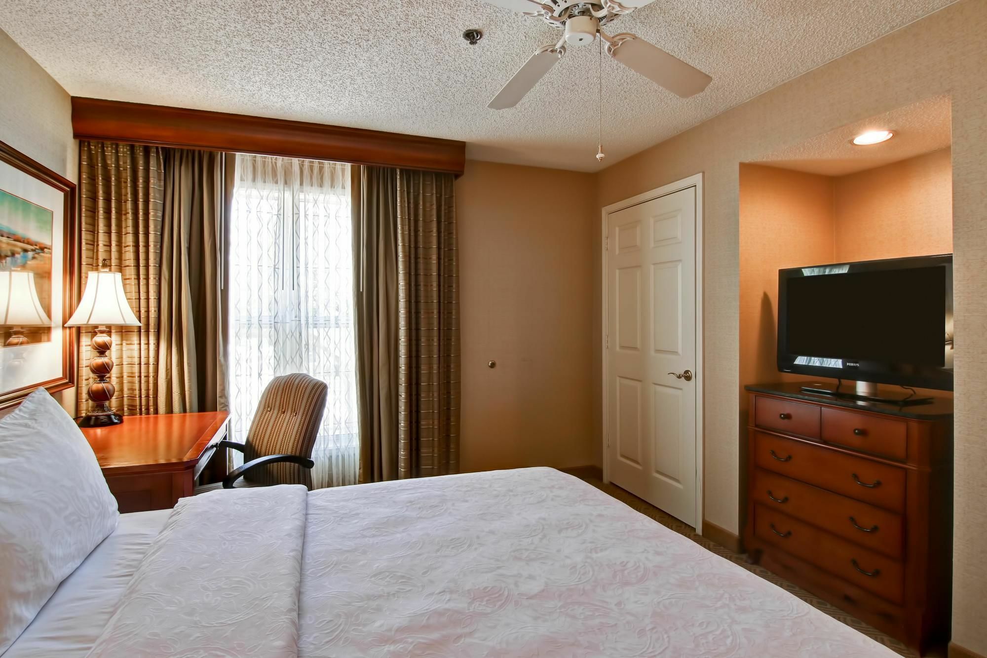 Addison Suites Екстериор снимка